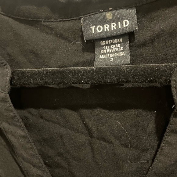 Torrid Sleeveless Button Down Black Shirt Size 2 - Picture 4 of 5